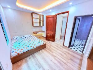 Bán Nhà Lô Góc , Phố Chính Kinh, 5 Tầng Đẹp Ở Ngay, Ô Tô Đỗ Ngay Cửa